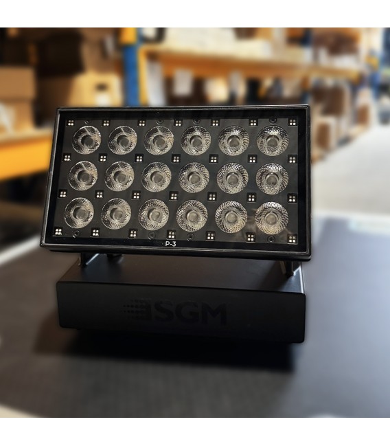 SGM - P-3 Vision - Projecteur Wash + Pixel - 18 LEDs RGBW 15W 