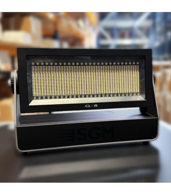 SGM - Q-8 - Projecteur Strobe / Blinder / Flood - IP66