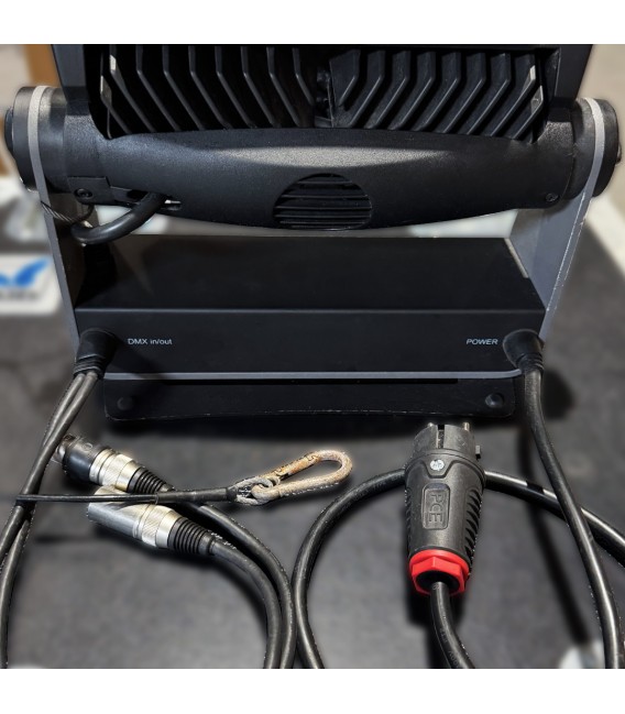 SGM - P-2 - Projecteur Wash LEDs RGBW - IP65 et ultra-compact