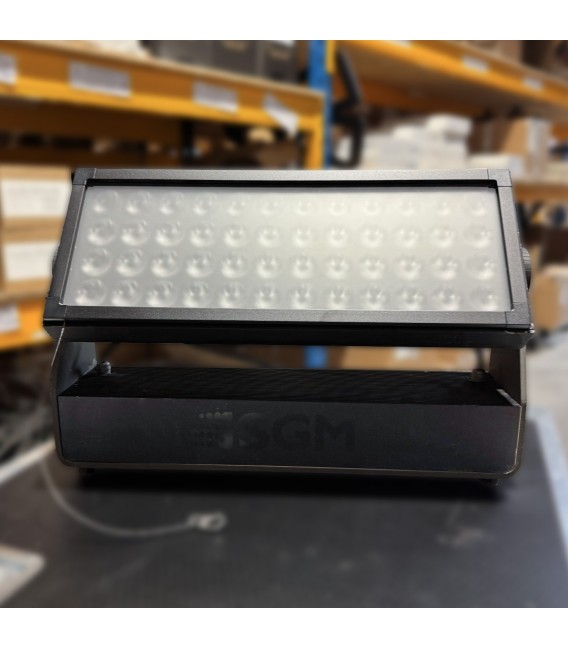 SGM - P-10 - Wash Light - 48x 24 W RGBW LEDs - IP65