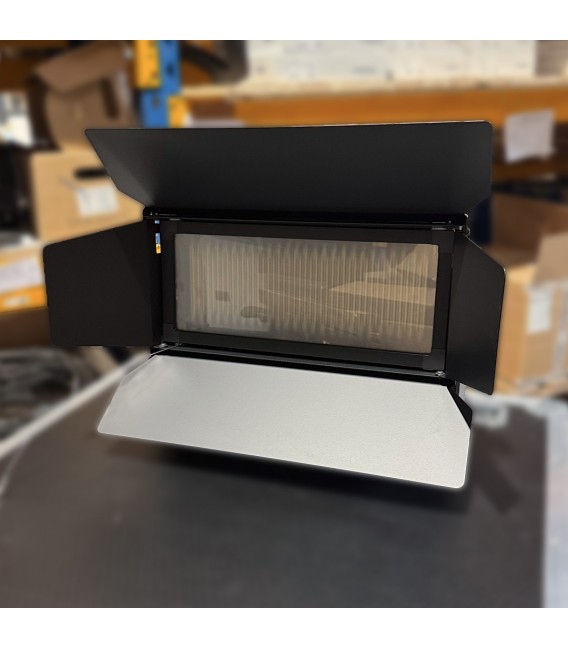SGM - Q-8 - Projecteur Strobe / Blinder / Flood - IP66